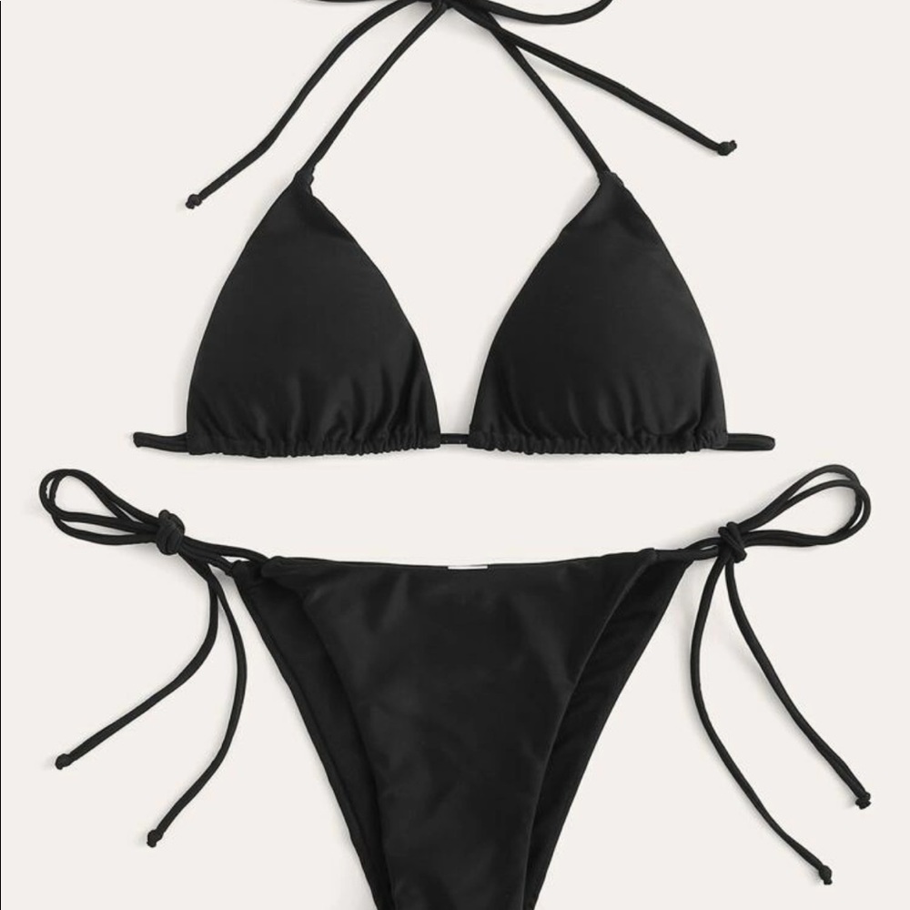 Black string bikini